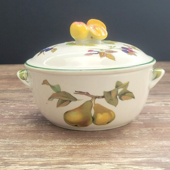 Royal Worchester Evesham 1 Pt Round Covered Casserole Dish, Peach Knob, England - Picture 2 of 15